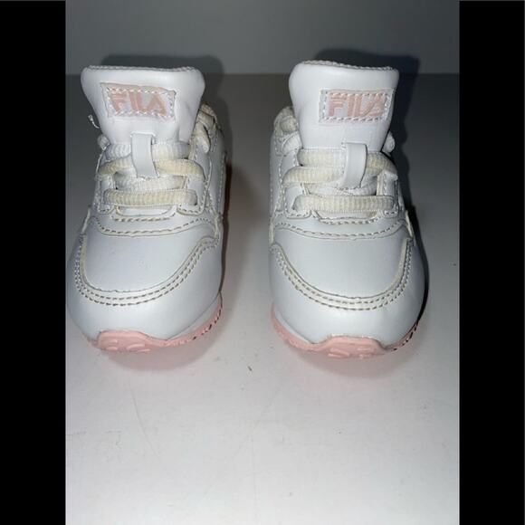 FILA GIRLS SNEAKER SIZE 5 - Picture 1 of 5
